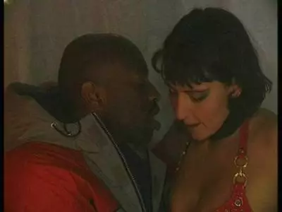 Beim schnellen Dreier ficken zwei Typen eine willige Möse